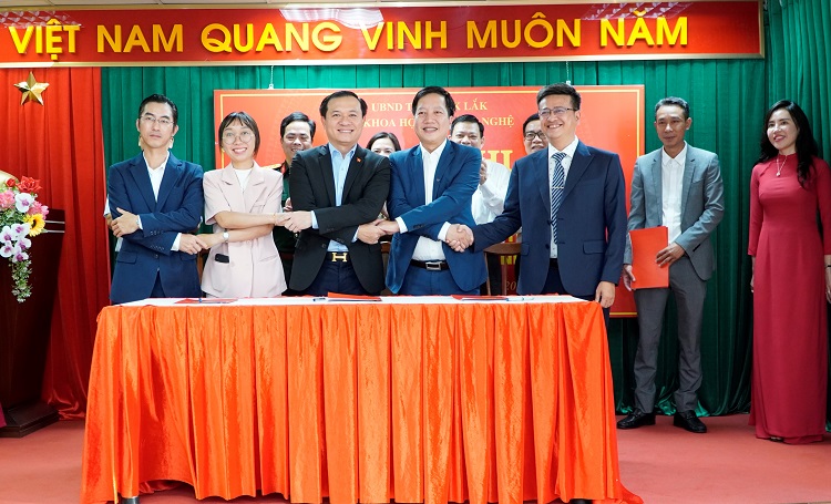 Sơ kết 01 năm thực hiện Nghị quyết số 57-NQ/TW của Bộ Chính trị và ký kết biên bản ghi nhớ phối hợp triển khai mô hình liên kết “3 nhà”