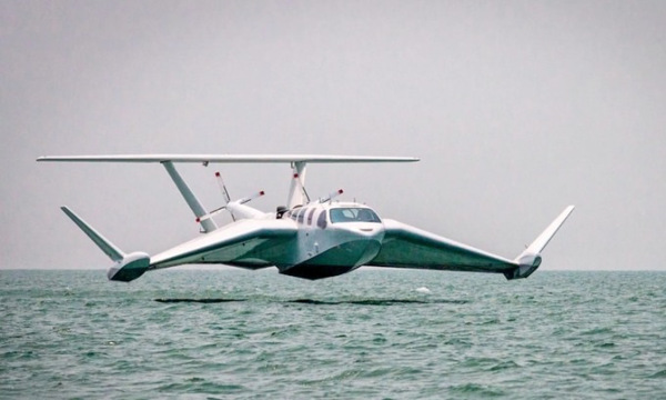 Tàu biển lai máy bay tầm hoạt động 926 km