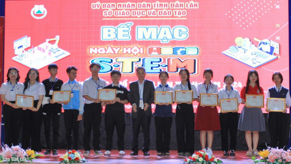 Ngày hội STEM cấp THPT tỉnh Đắk Lắk năm 2024