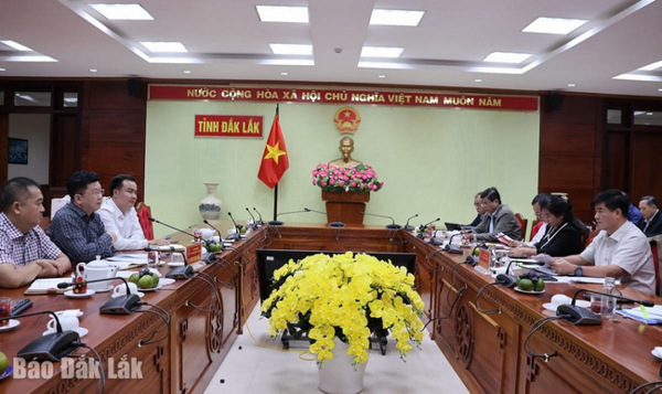 Lãnh đạo UBND tỉnh làm việc với Đại học Kinh tế thành phố Hồ Chí Minh