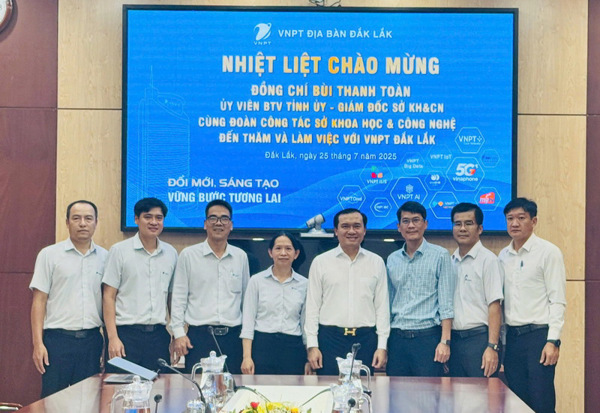 Giám đốc Sở Khoa học và Công nghệ Bùi Thanh Toàn thăm và làm việc với VNPT Đắk Lắk