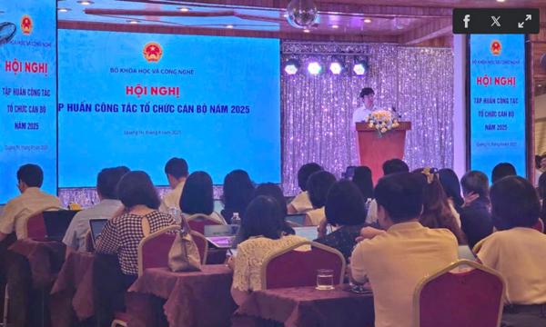 Ứng dụng chuyển đổi số trong quản lý cán bộ