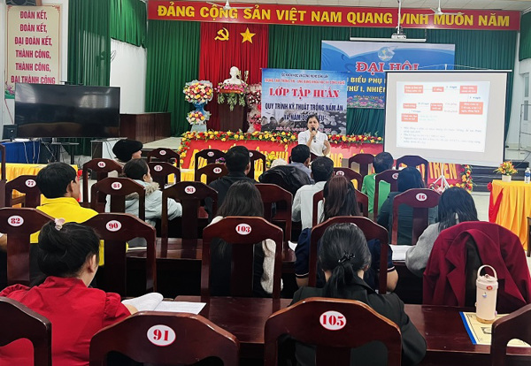 Tập huấn kỹ thuật trồng nấm tại xã Tây Sơn