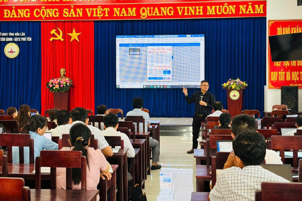 Bồi dưỡng kiến thức, kỹ năng số cho công chức, viên chức tại phía Đông tỉnh Đắk Lắk