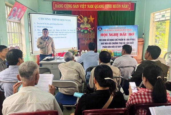 Hội nghị giới thiệu mô hình sử dụng chế phẩm vi sinh xử lý mùi hôi chuồng trại và sản xuất phân bón hữu cơ