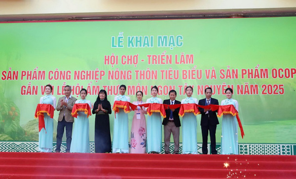 Hội chợ - Triển lãm Quà tặng, Sản phẩm Công nghiệp nông thôn tiêu biểu và sản phẩm OCOP gắn với Lễ hội ẩm thực món ngon Tây Nguyên năm 2025