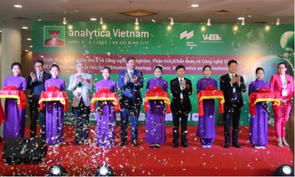 Cầu nối chiến lược đưa công nghệ phân tích và sinh học tiên tiến vào Việt Nam