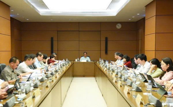 Đoàn đại biểu Quốc hội tỉnh Đắk Lắk thảo luận, góp ý các dự thảo luật lĩnh vực giáo dục, viên chức và hàng không