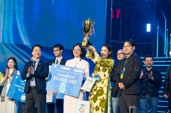 Quán quân Techfest 2025 Growlab giải quyết bài toán thay thế cây dừa già với chi phí thấp