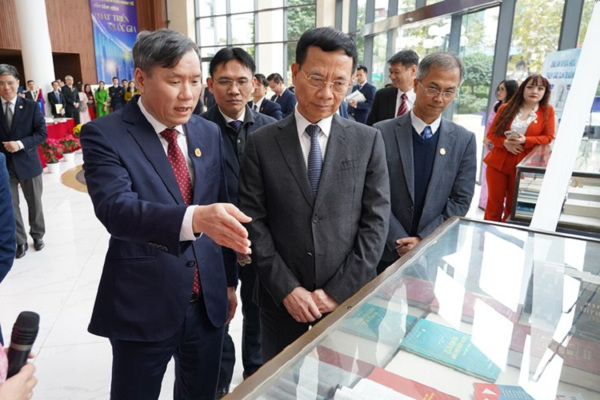 Triết học phải dẫn đường kiến tạo tương lai