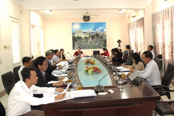 Hội đồng đánh giá nghiệm thu đề tài cấp tỉnh “Nghiên cứu nuôi thử nghiệm thương phẩm cá Hô (Catlocarpio siamensis) trong ao đất tại tỉnh Đắk Lắk"