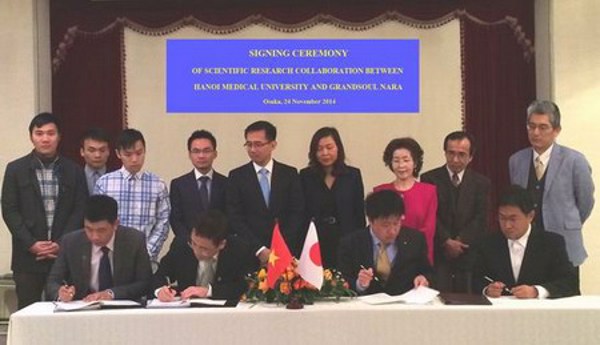 Ký kết hợp tác nghiên cứu, chuyển giao và phát triển công nghệ điều trị ung giữa Đại học Y Hà Nội và Tập đoàn Grandsoul Nara