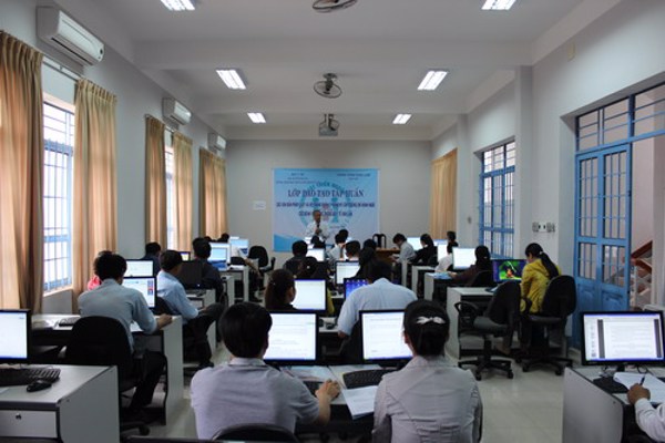 Khai giảng lớp tập huấn: “Các văn bản pháp luật và hệ thống quản lý đăng ký cấp chứng chỉ hành nghề các bệnh viện  thuộc Sở Y tế Đắk Lắk”
