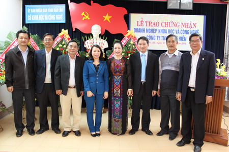 Các đại biểu tham dự chụp hình kỷ niệm