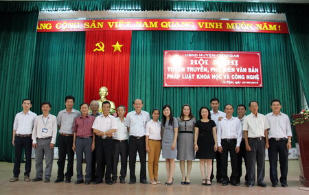 Đoàn công tác Sở KH&CN chụp ảnh lưu niệm với UBND huyện