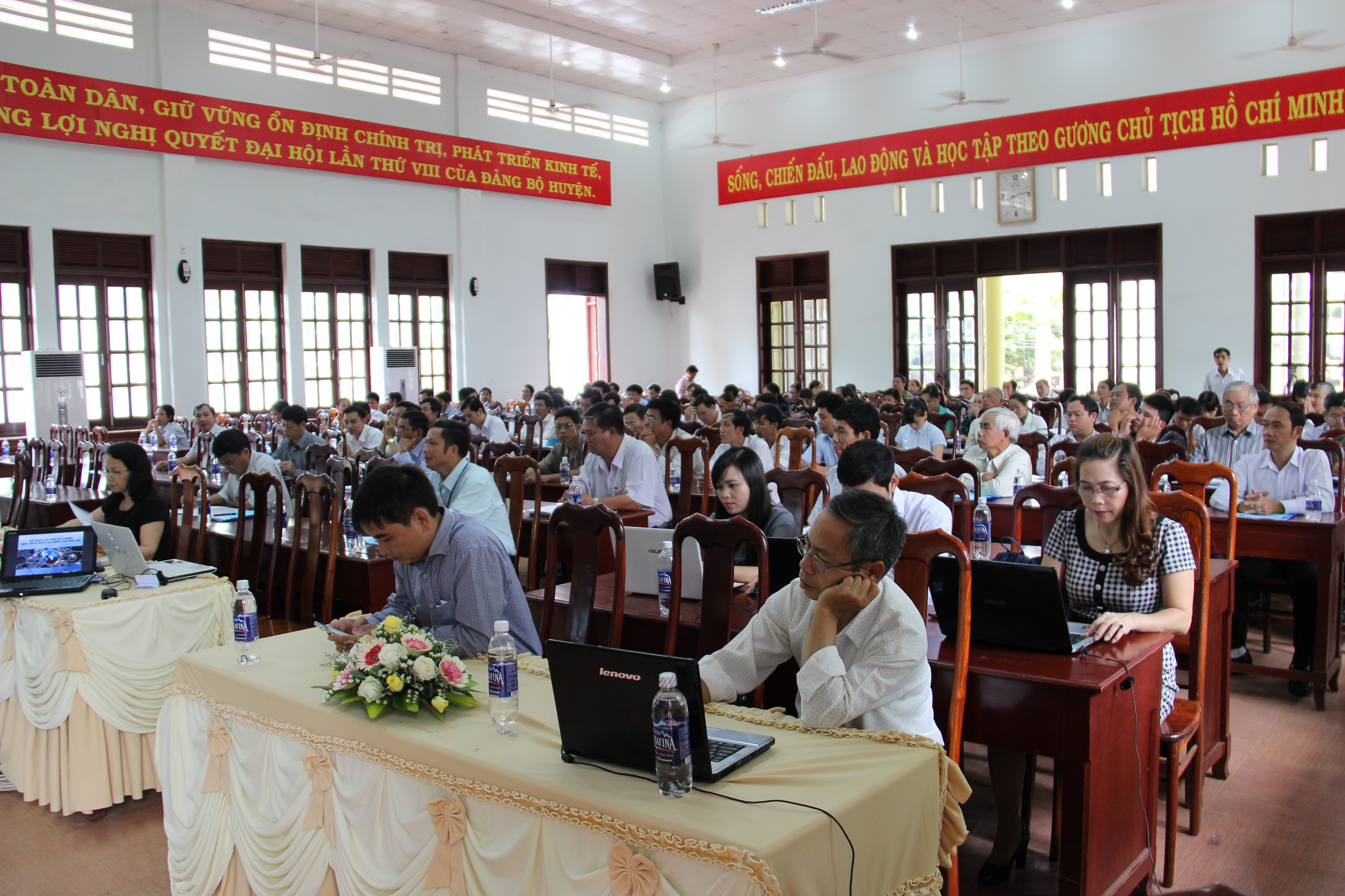Các đại biểu tham dự Hội nghị