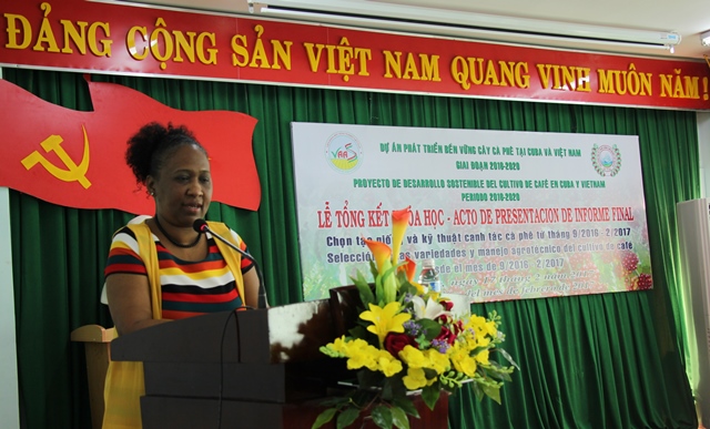 Bà Yamel Ruiz Barranco, Tham tán thương mại Đại sứ quán Cuba tại Việt Nam phát biểu tại Hội nghị