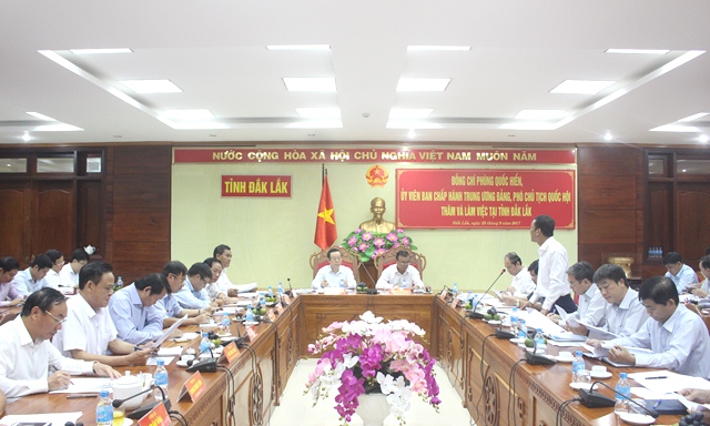 Quang cảnh buổi làm việc