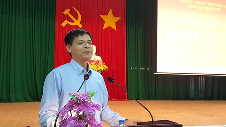 Phó Giám đốc Sở Nội vụ Hoàng Mạnh Hùng phát biểu tại lễ khai giảng