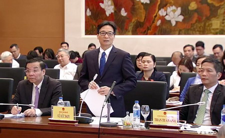 Phó Thủ tướng Vũ Đức Đam phát biểu tại phiên chất vấn và trả lời chất vấn của Ủy ban Thường vụ Quốc hội đối với Bộ trưởng Bộ Khoa học và Công nghệ Chu Ngọc Anh, chiều 19/3.