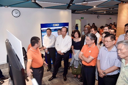 Đại diện  Tập đoàn FPT đã giới thiệu về kinh nghiệm triển khai hiệu quả đề án xây dựng Chính quyền điện tử tại tỉnh Quảng Ninh