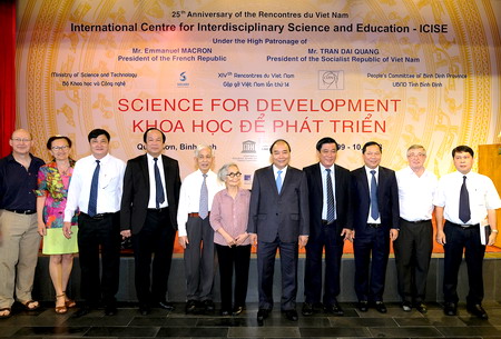 Thủ tướng đến thăm Trung tâm Khám phá khoa học